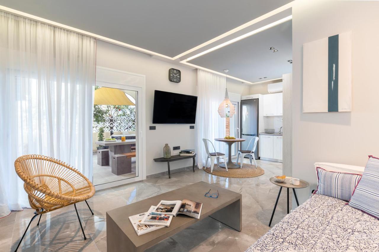 Elia & Anthos Deluxe Suites イキソス エクステリア 写真