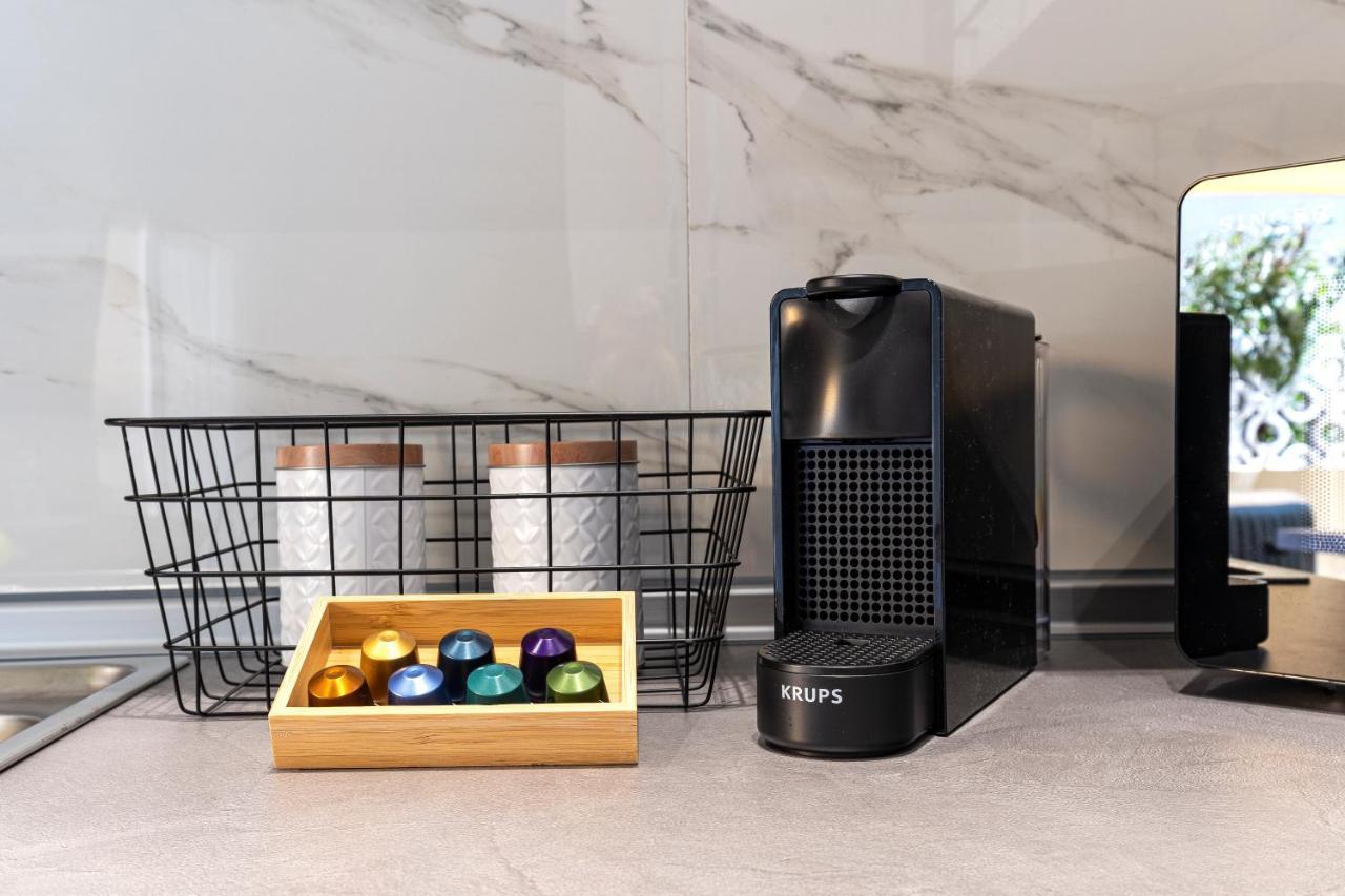 Elia & Anthos Deluxe Suites イキソス エクステリア 写真